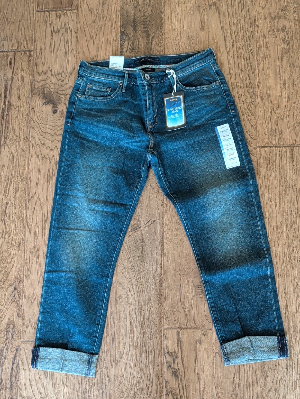 Woman's Levi's NWT Boyfriend Mid-Rise Jeans Tarnishd Wash Floral Lining Size 6